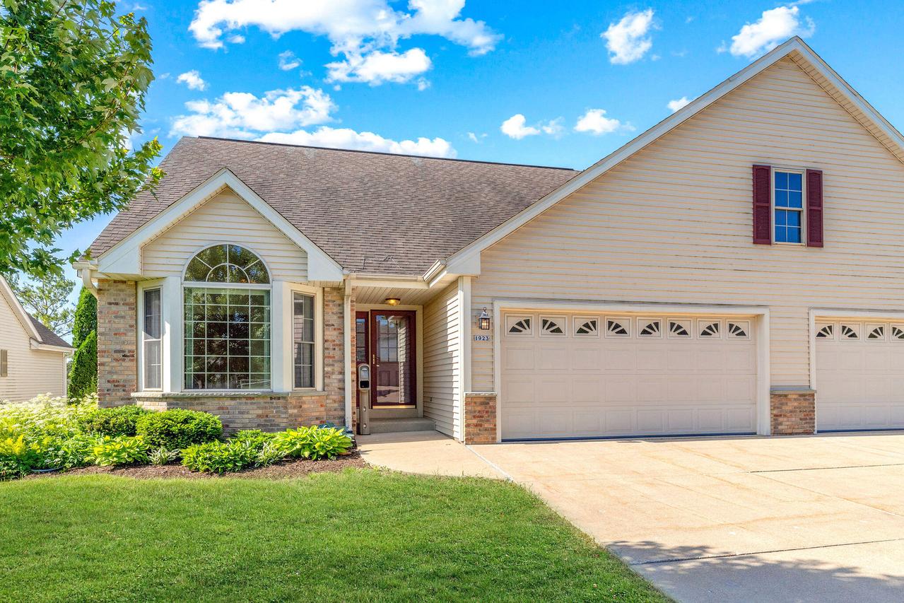 1923 Cedar St, Grafton, WI 53024