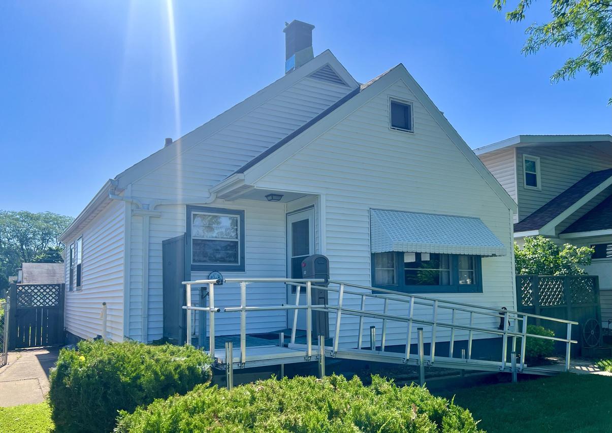2420 Wood St, La Crosse, WI 54603