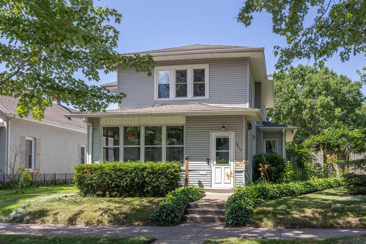 1611 Adams St, La Crosse, WI 54601