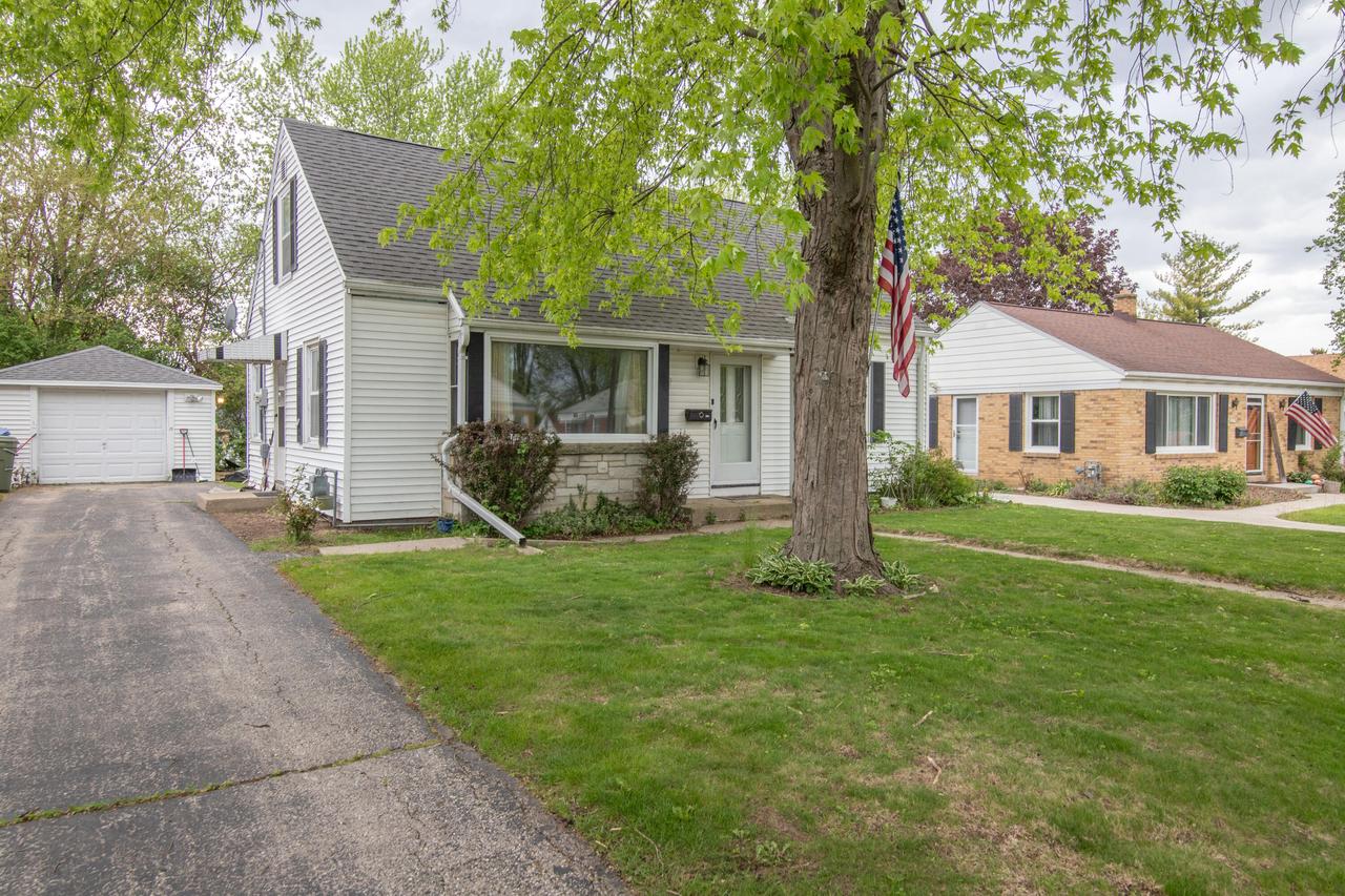 2845 S 52nd St, Milwaukee, WI 53219