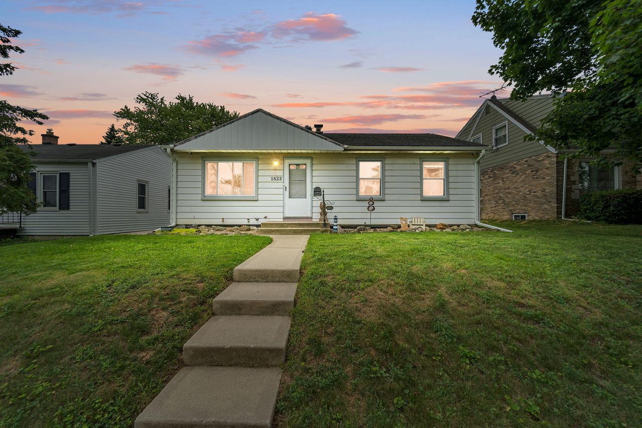 1823 Missouri Ave, South Milwaukee, WI 53172