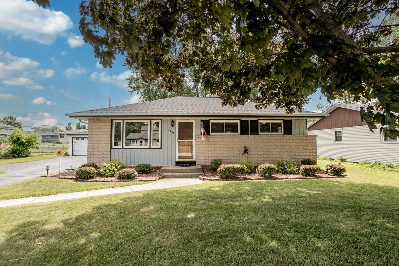 3369 E Oak Creek, Oak Creek, WI 53154