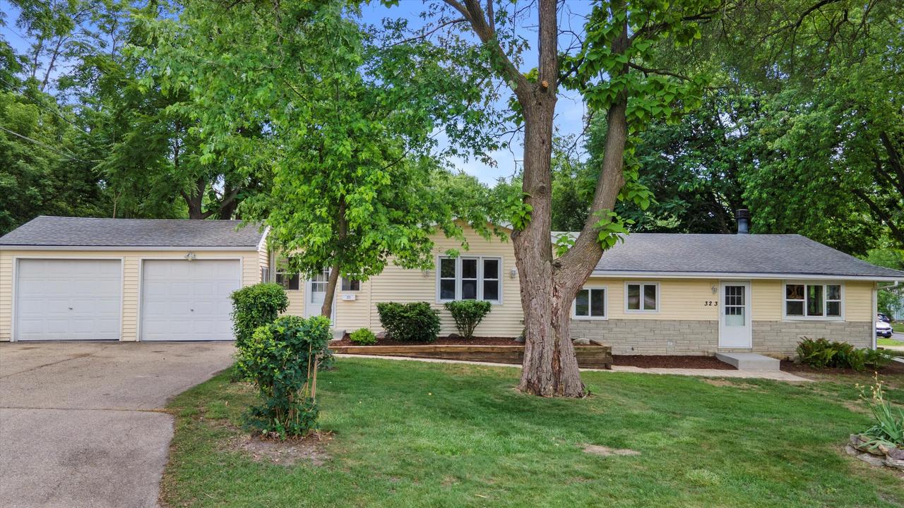 323 Atkinson St, Mukwonago, WI 53149