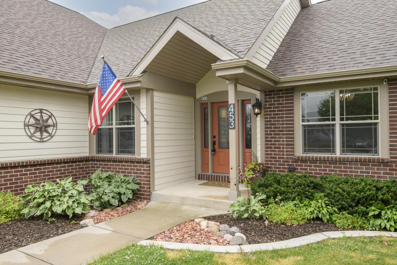 453 Acorn Pass #1, Hartford, WI 53027