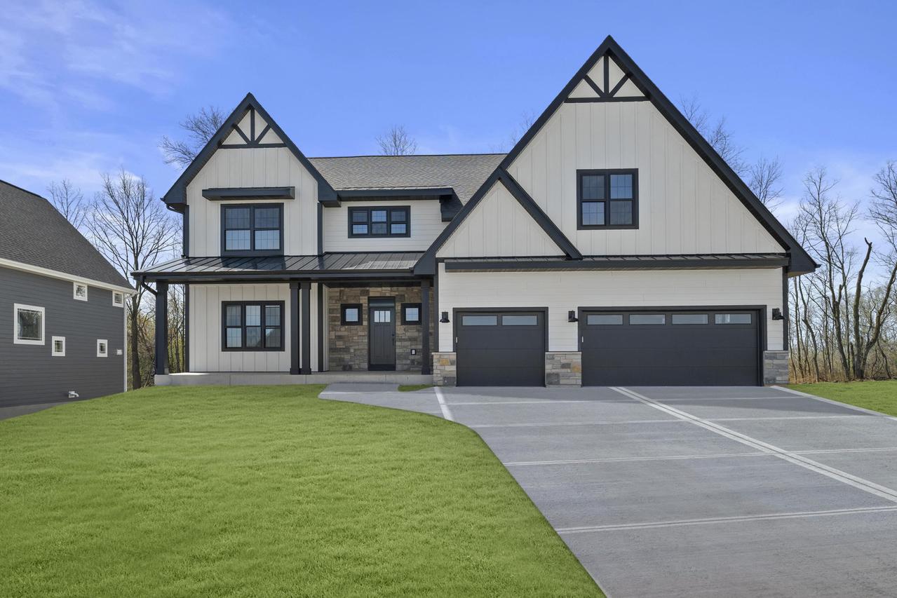 N54W19323 Broadwing Pl, Menomonee Falls, WI 53051