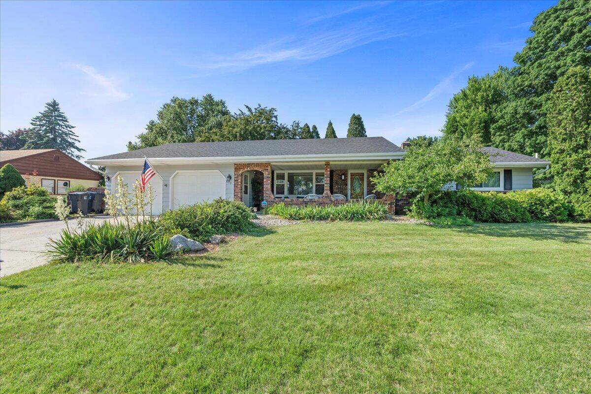 620 Riverview Dr, Plymouth, WI 53073