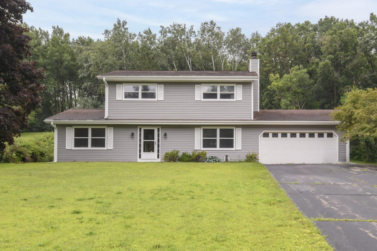 S72W30811 Kettle Ridge, Mukwonago, WI 53149