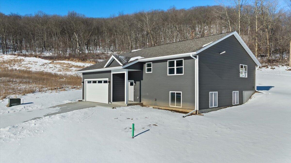 434 Woods Trl, Ontario, WI 54651