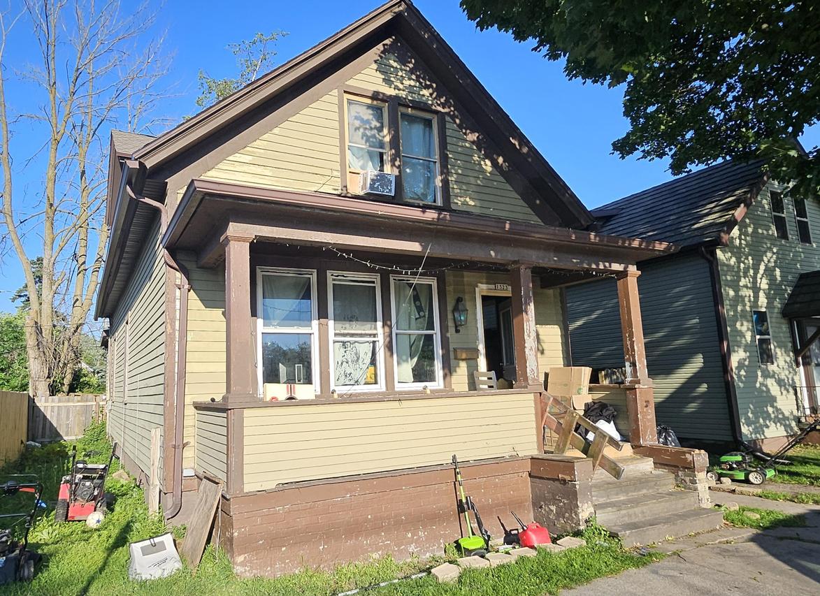 1323 S 8th St, Sheboygan, WI 53081