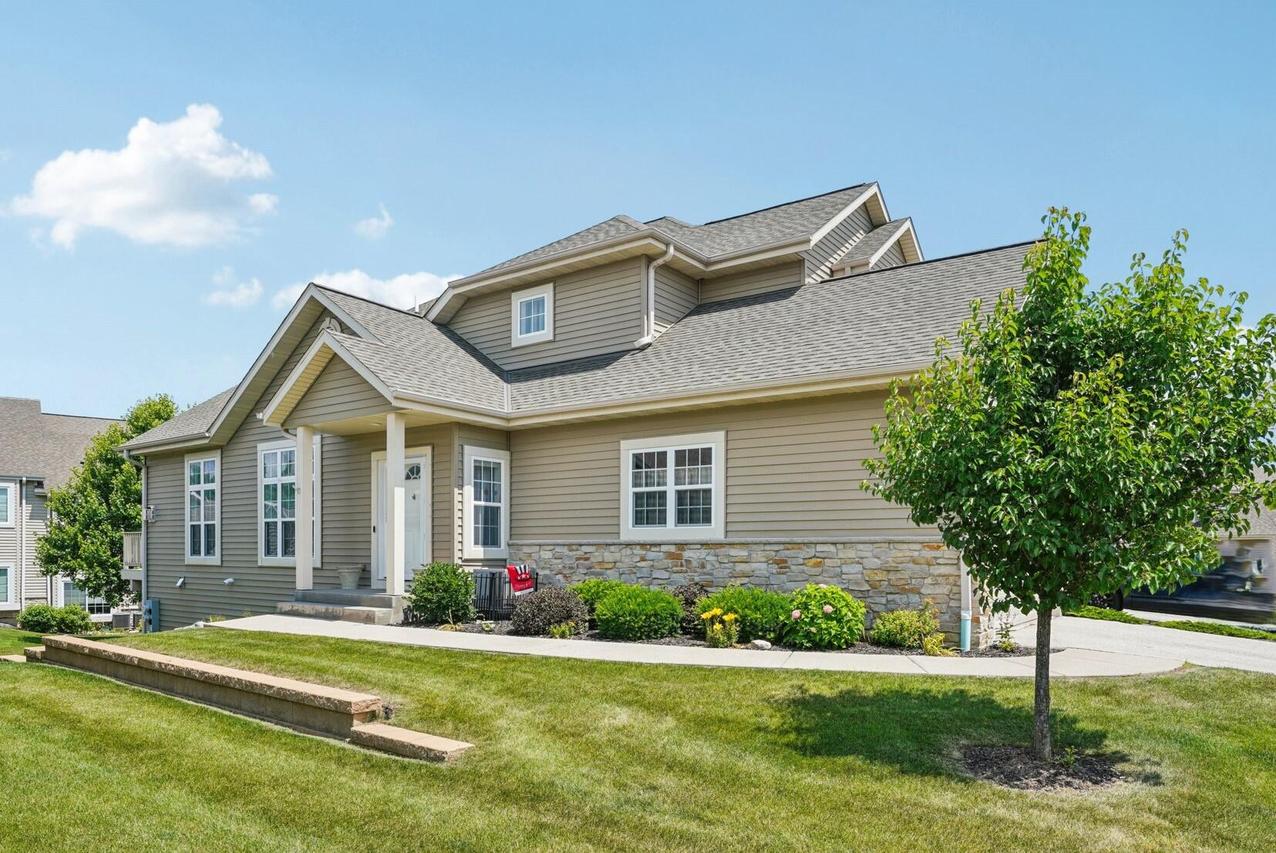 21846 S Weather Edge Cir #231, Lannon, WI 53046
