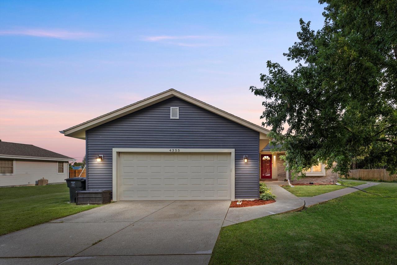 4355 W Sherwood Dr, Franklin, WI 53132