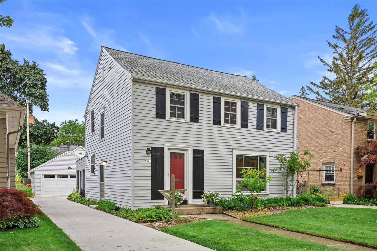5821 N Santa Monica Blvd, Whitefish Bay, WI 53217