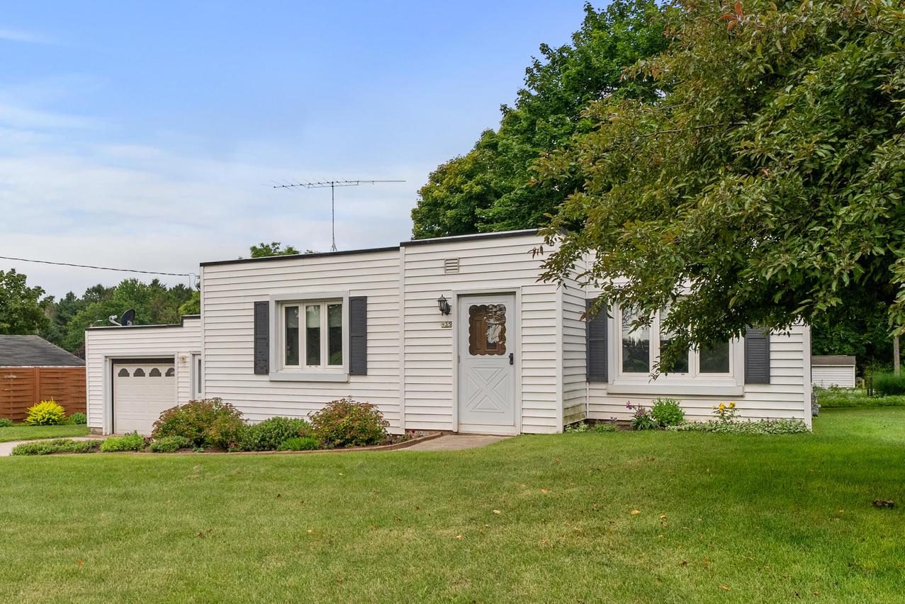 935 S Main St, Mishicot, WI 54228