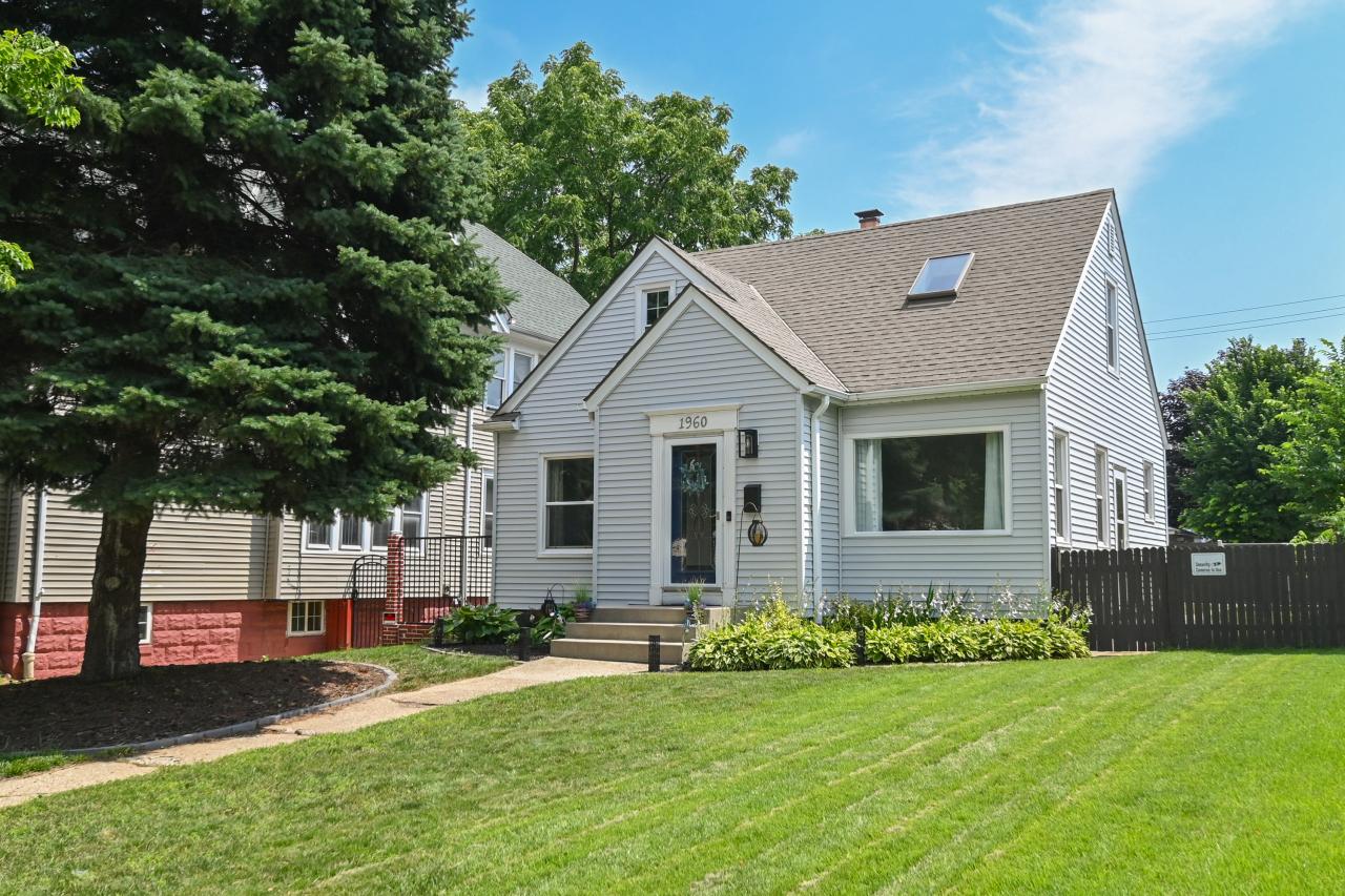 1960 S 33rd St, Milwaukee, WI 53215
