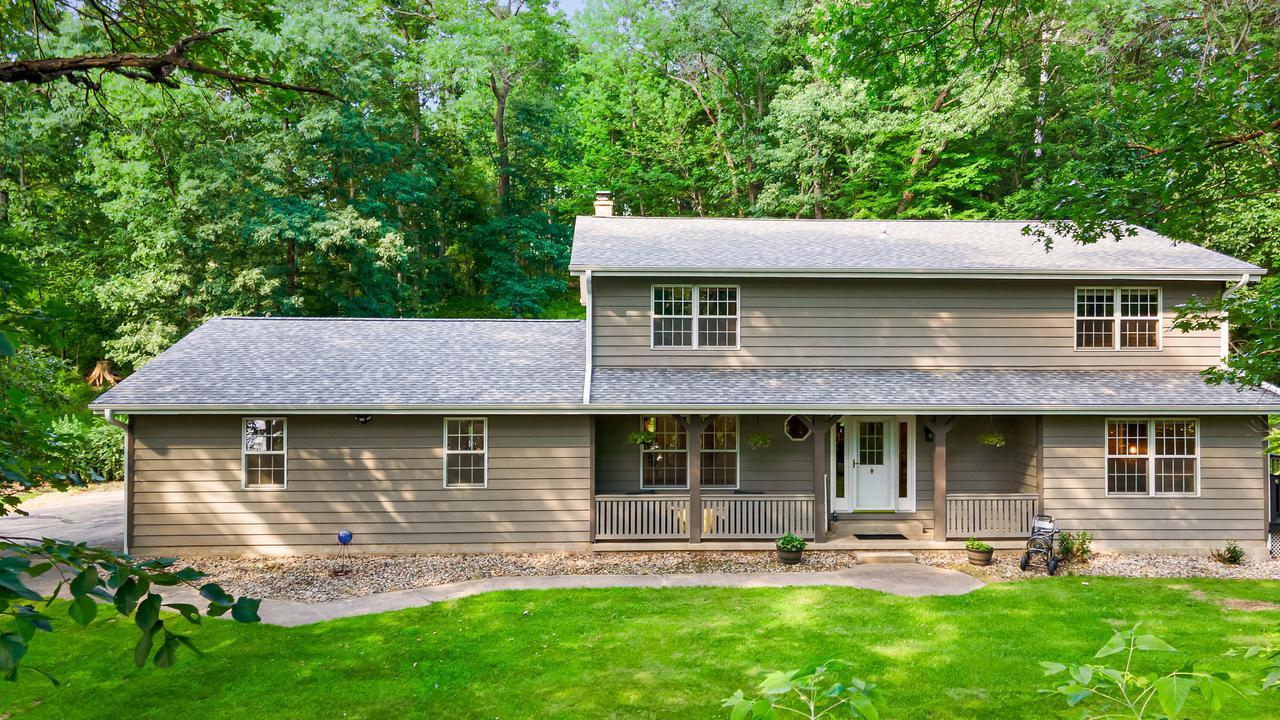 N8570 Holseth Rd, Holland, WI 54636