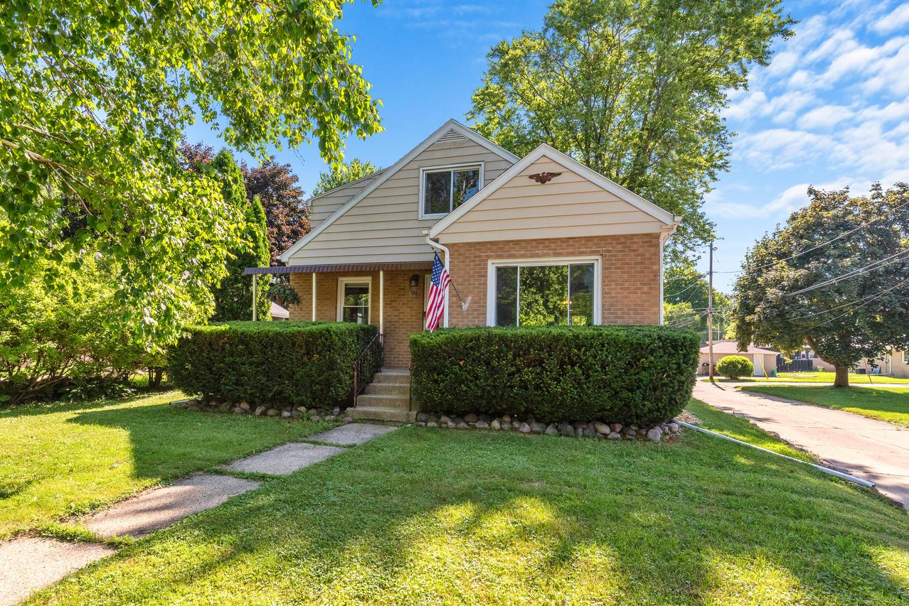 6422 N Willow Glen, Glendale, WI 53209