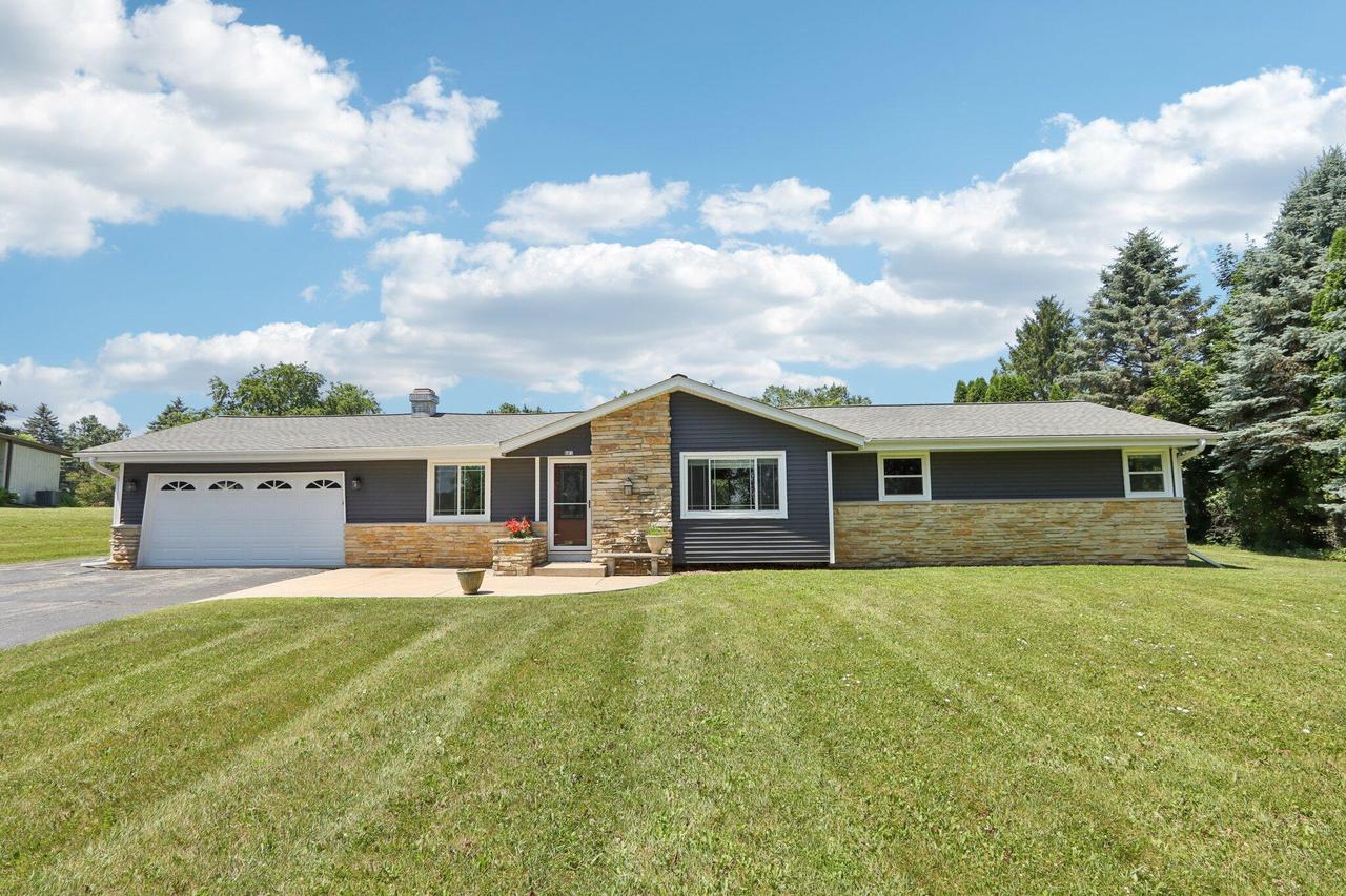 605 Amy Belle Rd, Richfield, WI 53017