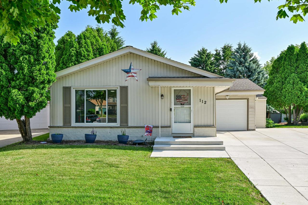 112 W Goldleaf Ave, Milwaukee, WI 53207