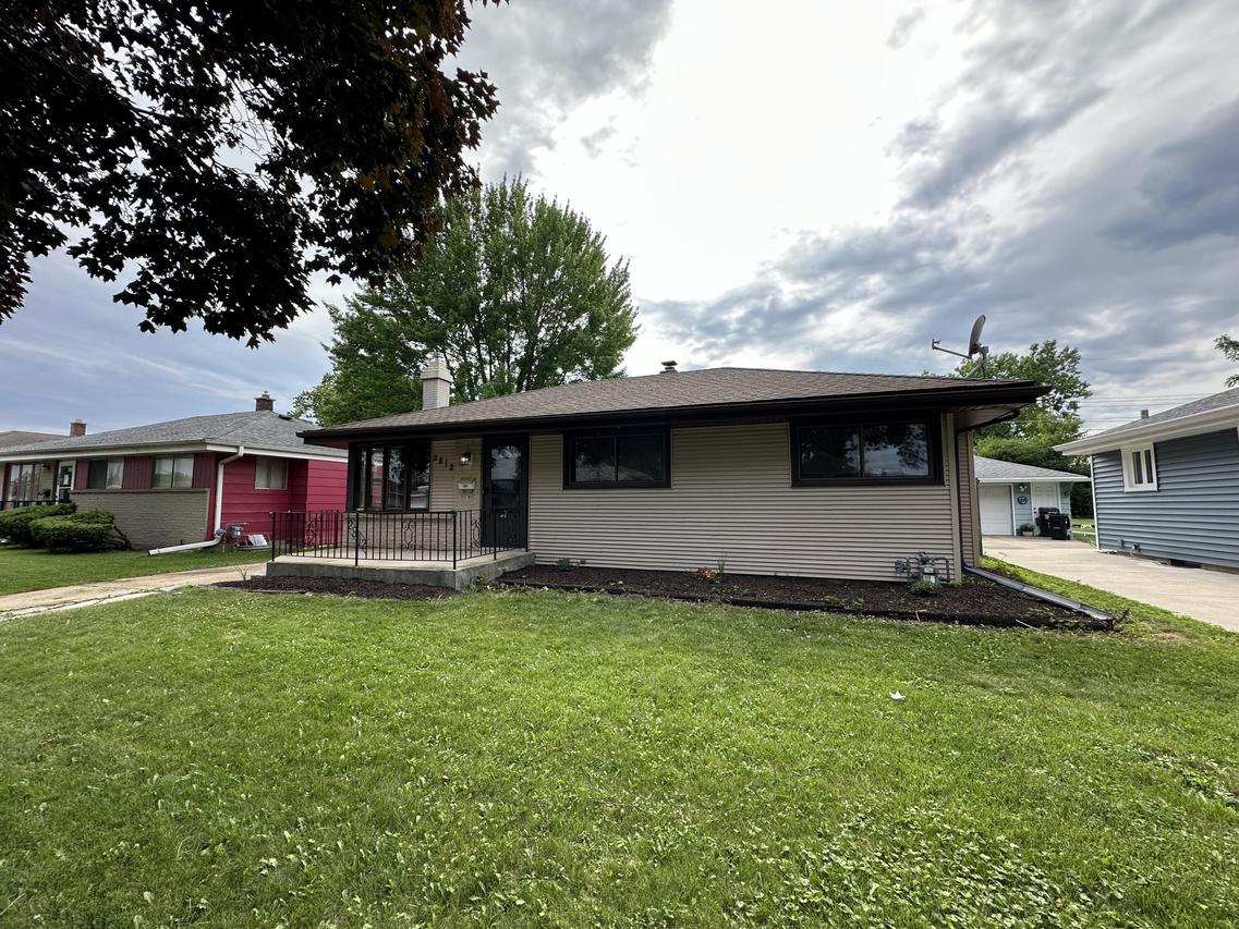 2812 Jean Ave, Racine, WI 53404