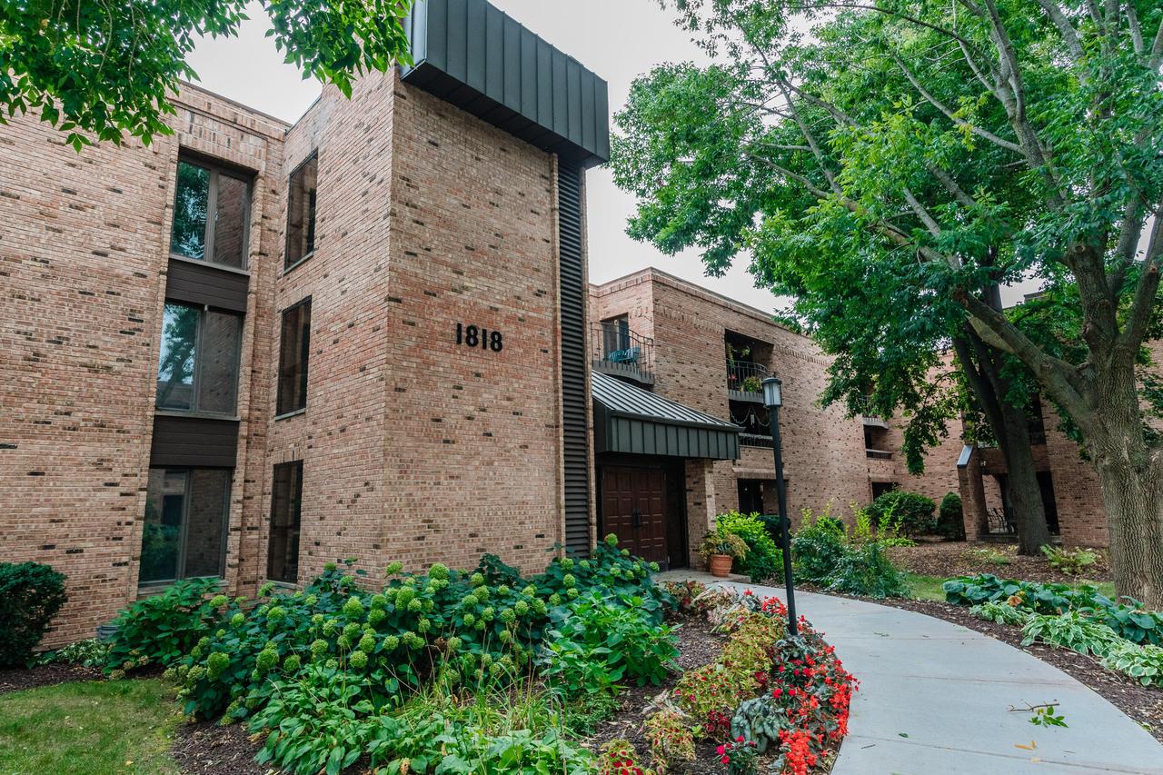 1818 E Shorewood Blvd #101, Shorewood, WI 53211