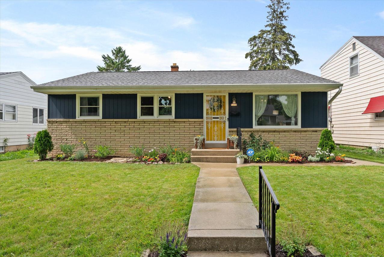 9350 W Melvina St, Milwaukee, WI 53222
