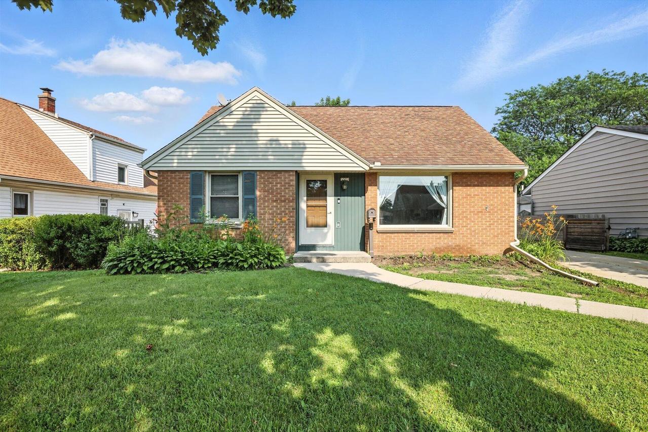 3372 S 71st St, Milwaukee, WI 53219