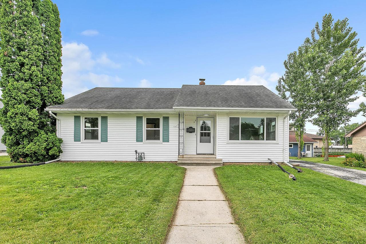 55 Oak St, Chilton, WI 53014