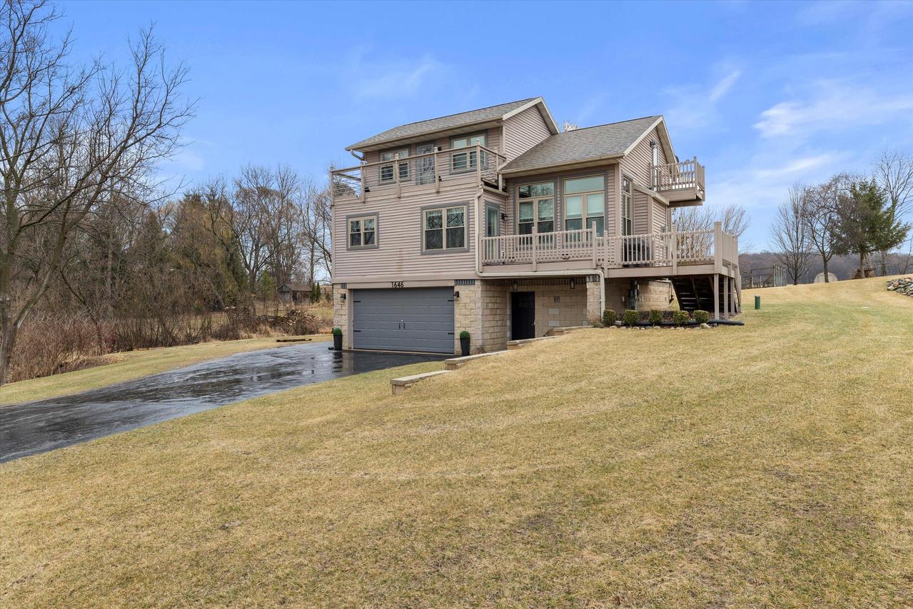1646 N Friess Lake, Richfield, WI 53033