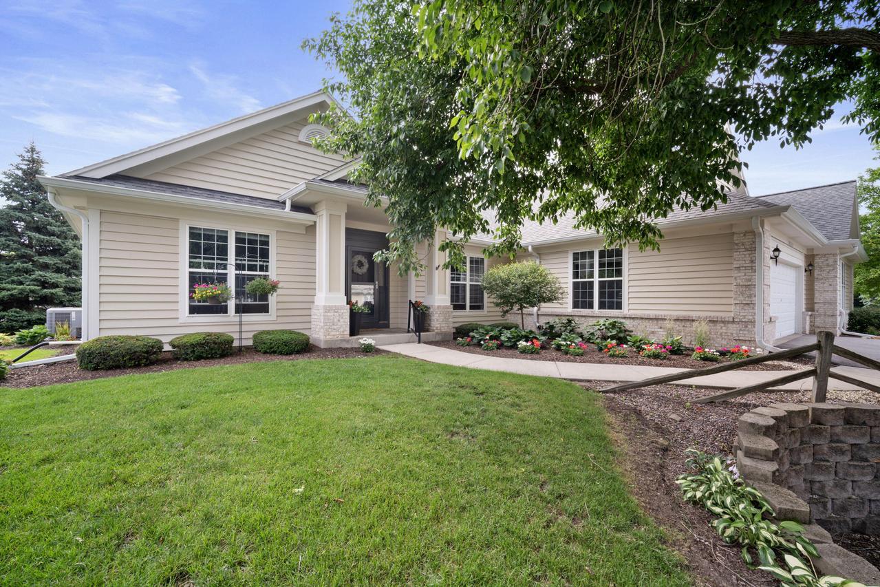 W233N3050 Oakmont Ct #A, Pewaukee, WI 53072