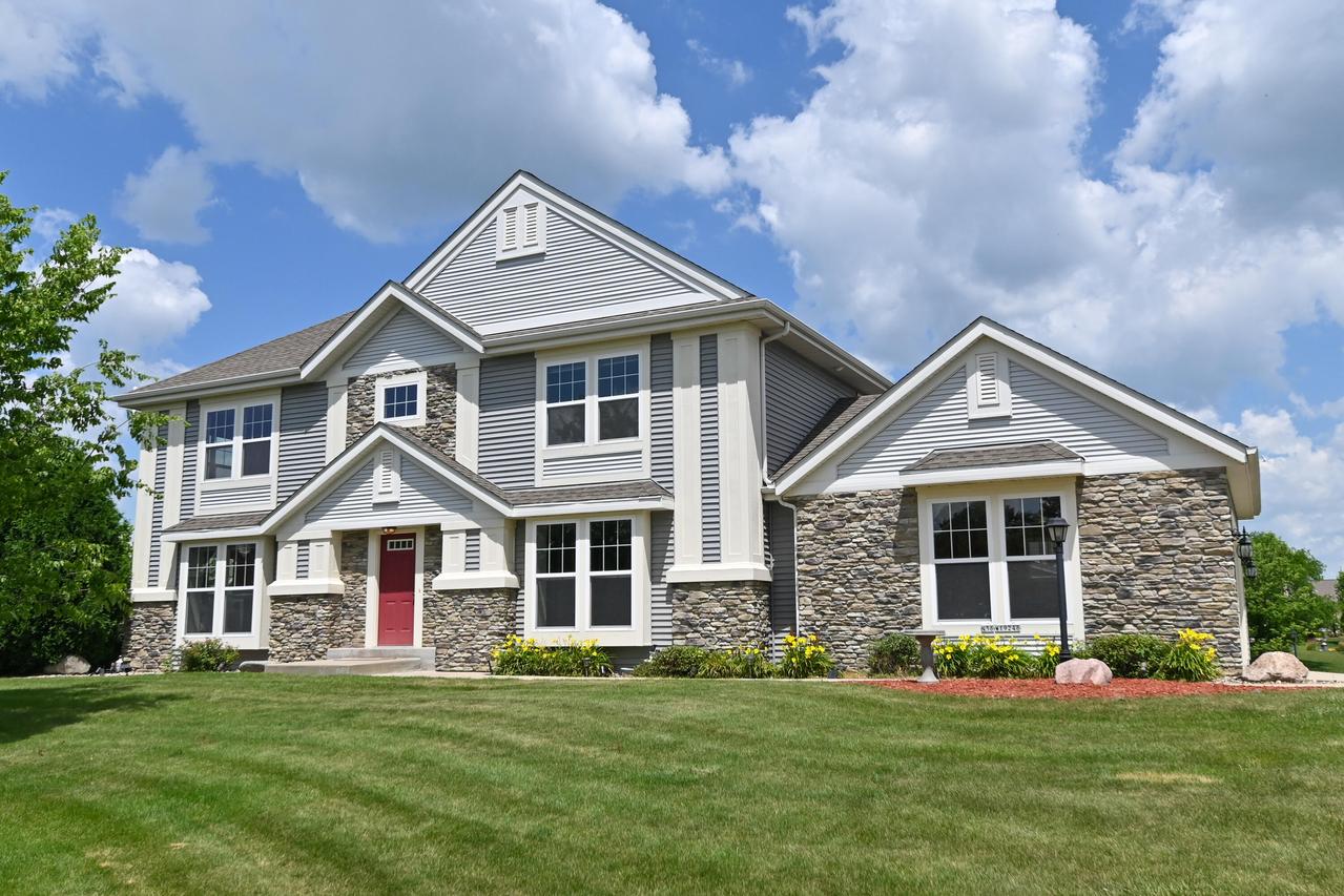 N56W19246 Spencers Ct, Menomonee Falls, WI 53051