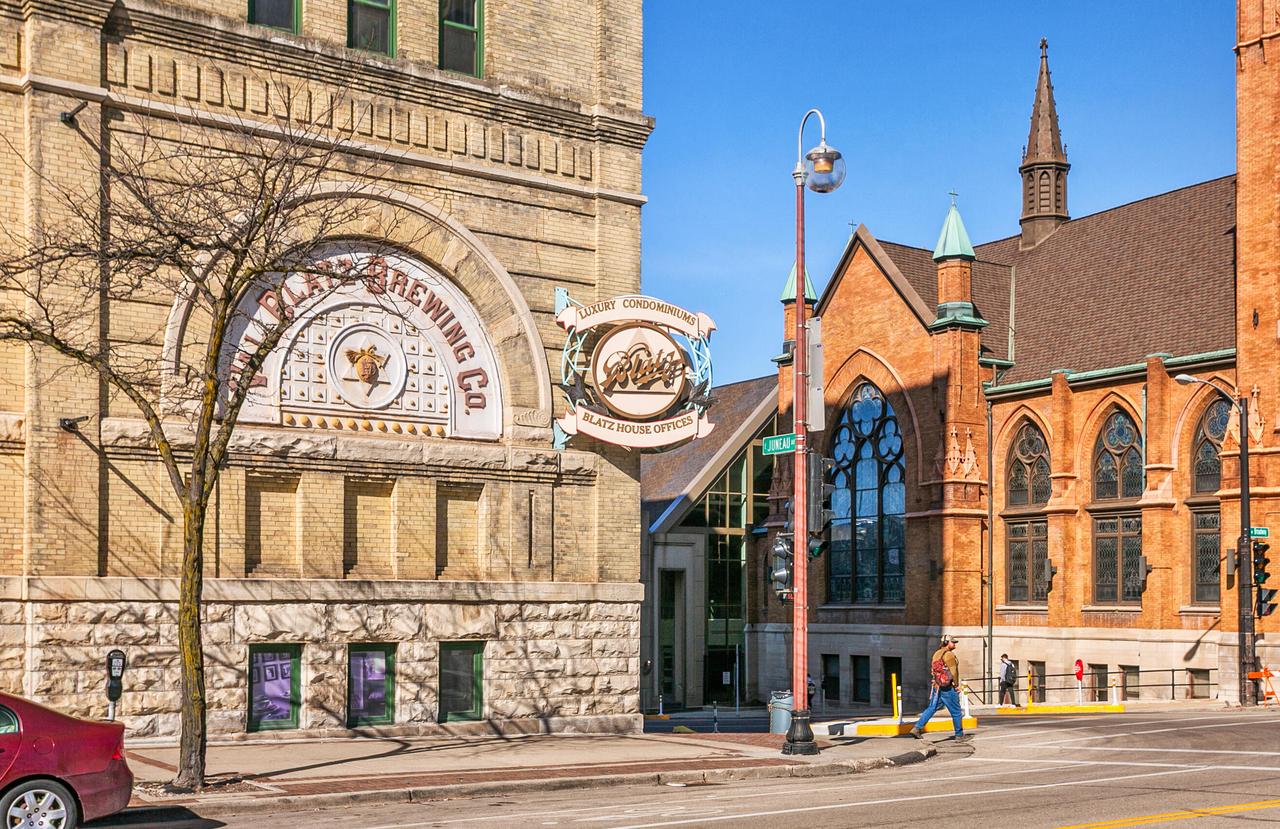270 E Highland Ave #445, Milwaukee, WI 53202