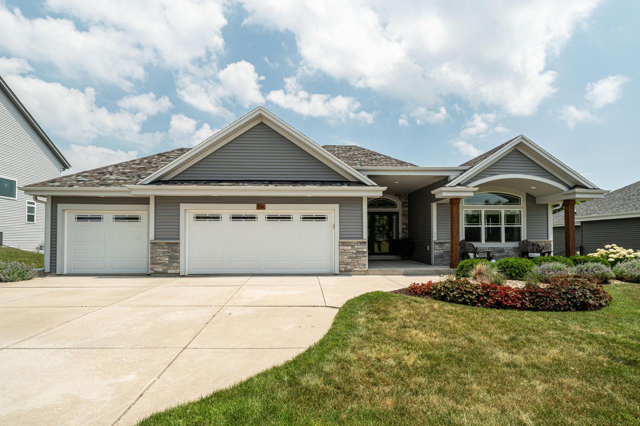 437 Chapel Hill, Johnson Creek, WI 53038