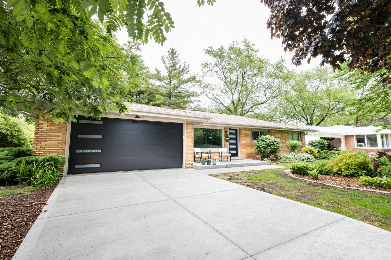 8450 N Indian Creek, Fox Point, WI 53217