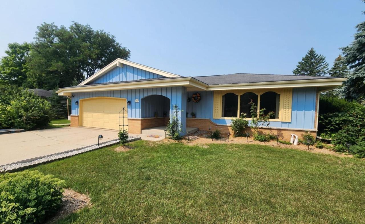 W158N9751 Broadleaf Ln, Germantown, WI 53022