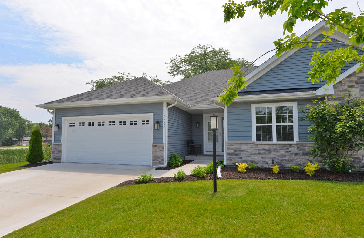 5208 Briarwood Cir, Caledonia, WI 53402