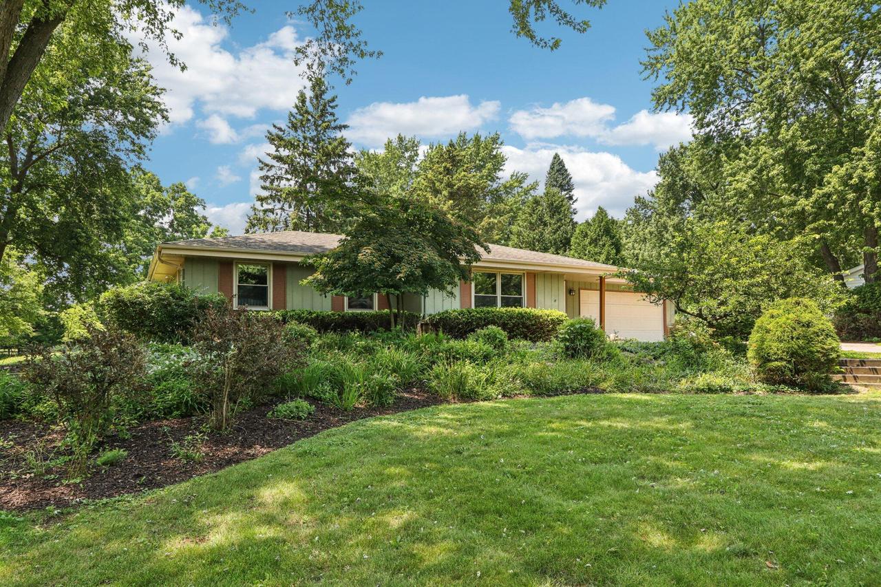 W307N6939 Bette Ann Dr, Merton, WI 53029