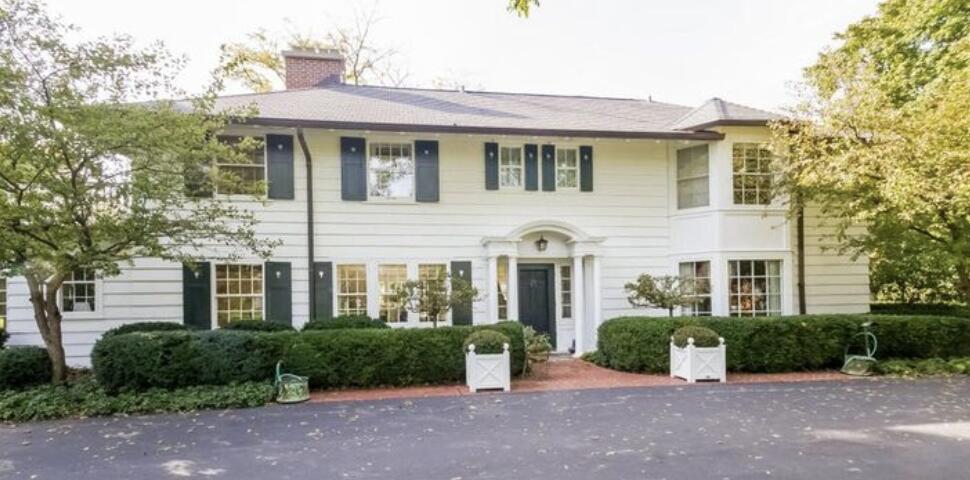 8245 N Range Line Rd, River Hills, WI 53217