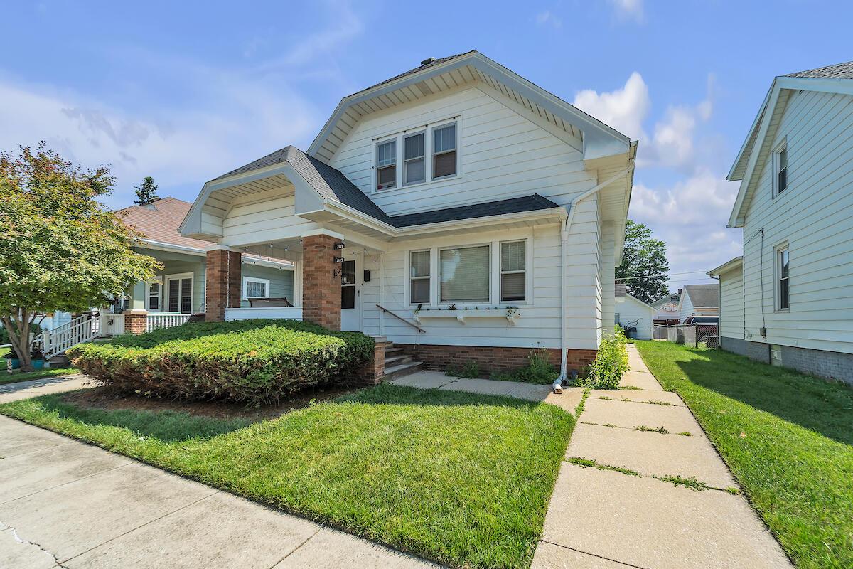 2119 Saint Clair St, Racine, WI 53402
