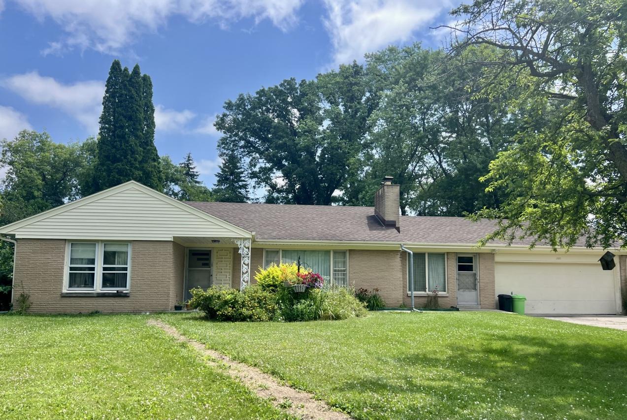 100 Joanne Dr, Brookfield, WI 53005