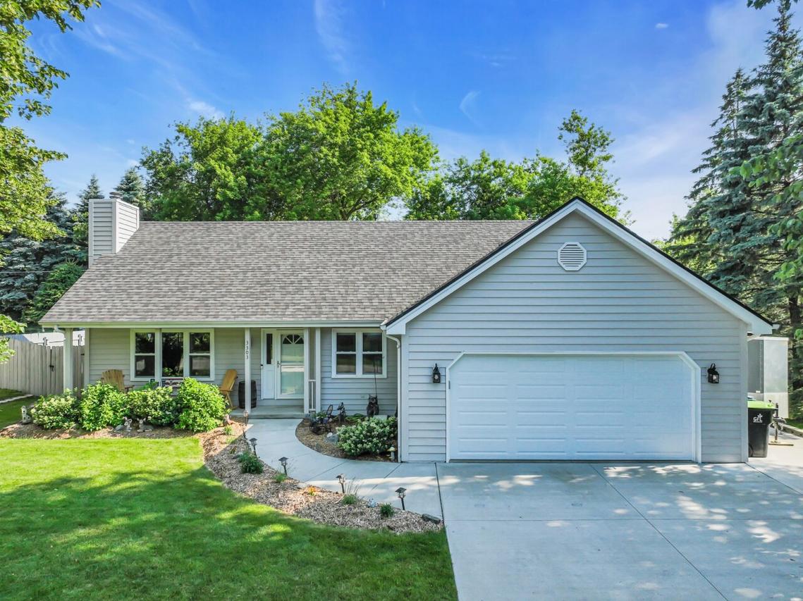 3303 Nobb Hill, Mount Pleasant, WI 53406