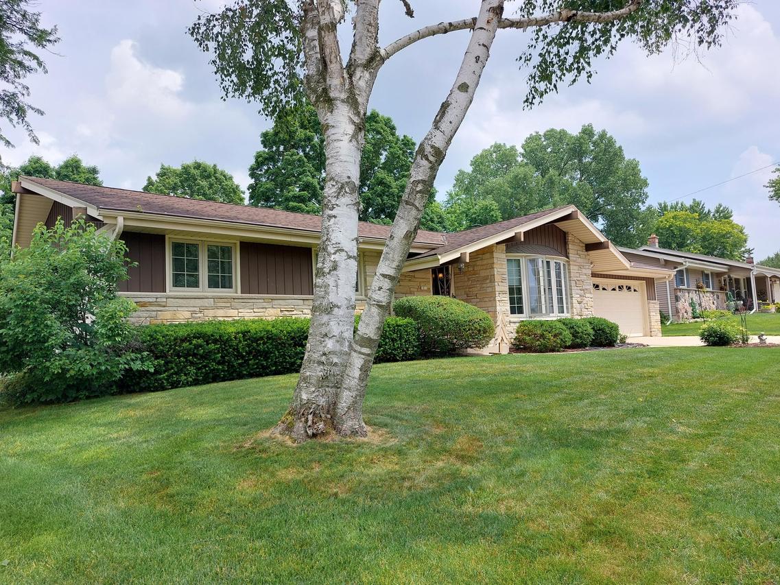 1011 Decker Dr, West Bend, WI 53090