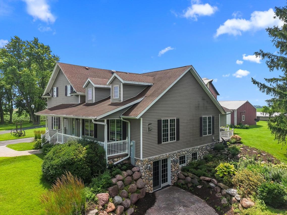 W6827 Hazel Ridge, Sugar Creek, WI 53115