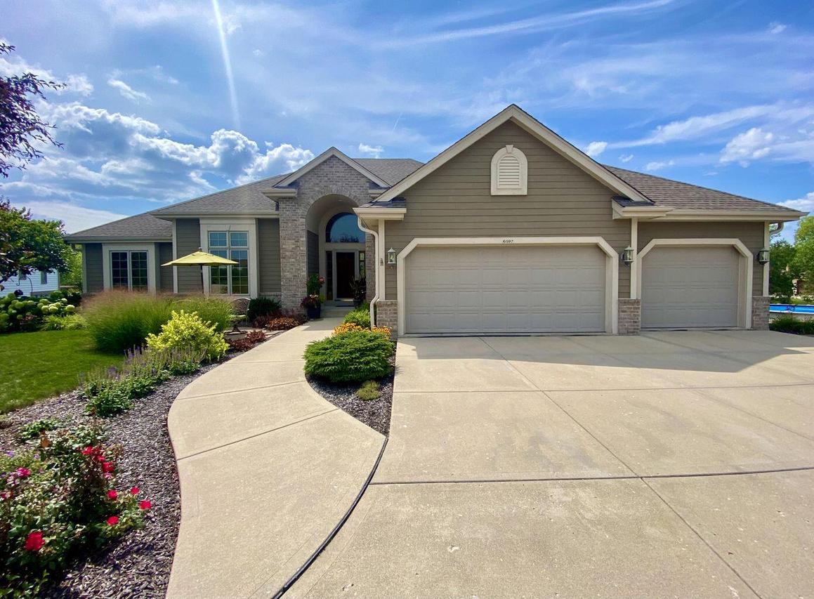 6597 S 50th St, Franklin, WI 53132