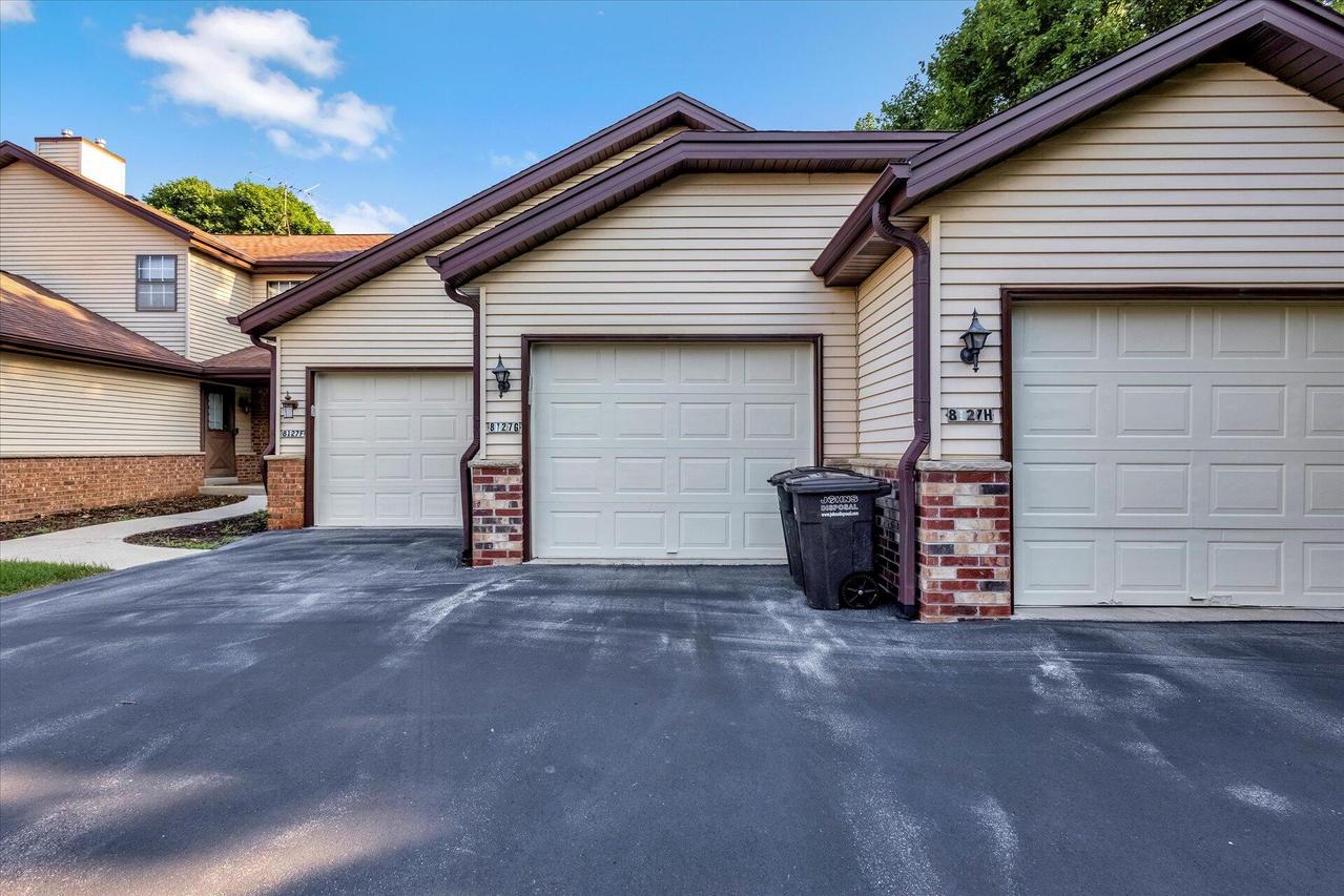 8127 S Legend Dr #G, Franklin, WI 53132