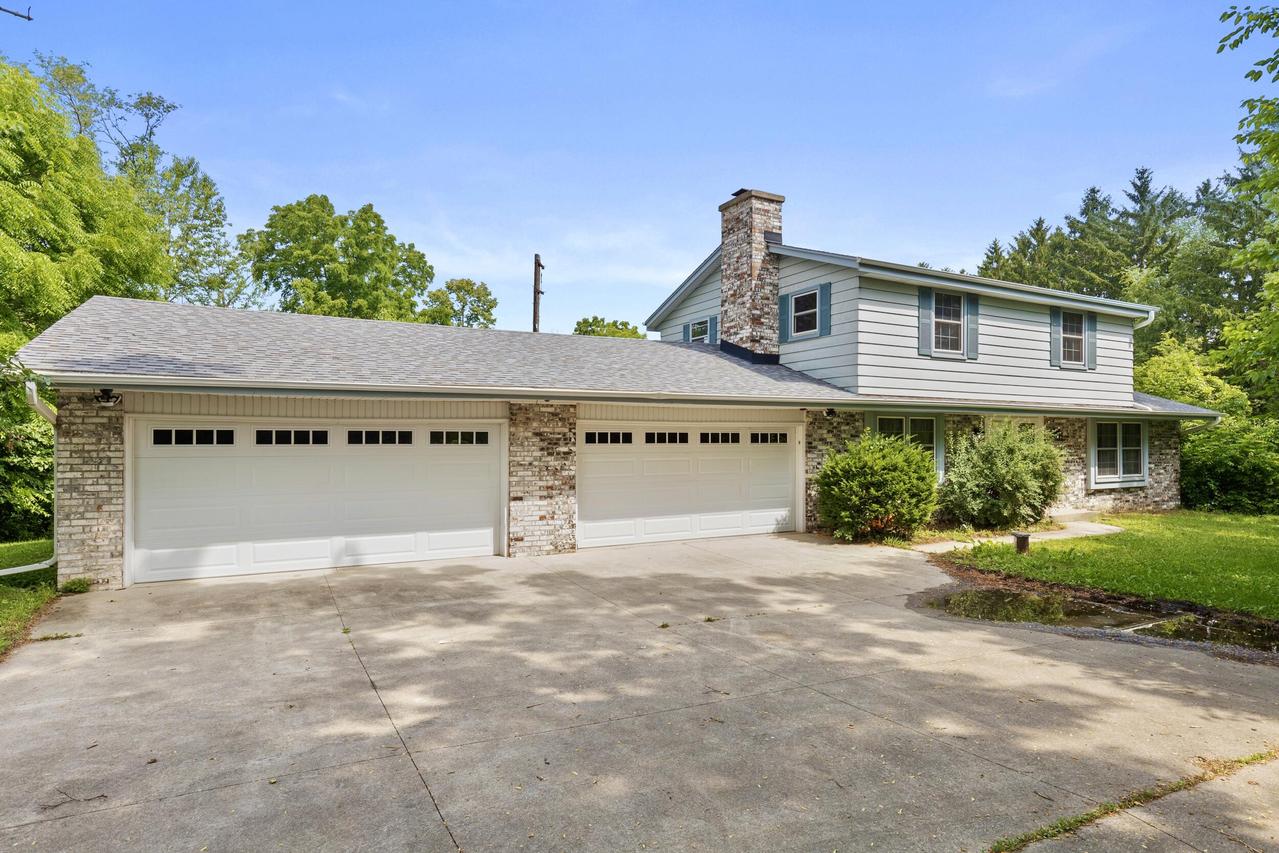 S68W22700 National Ave, Vernon, WI 53103