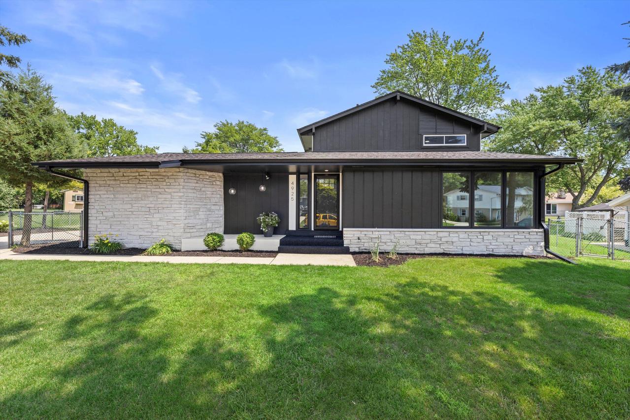 4925 Sutton Ln, Greendale, WI 53129