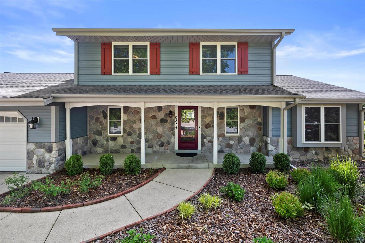 6834 S 35th St, Franklin, WI 53132
