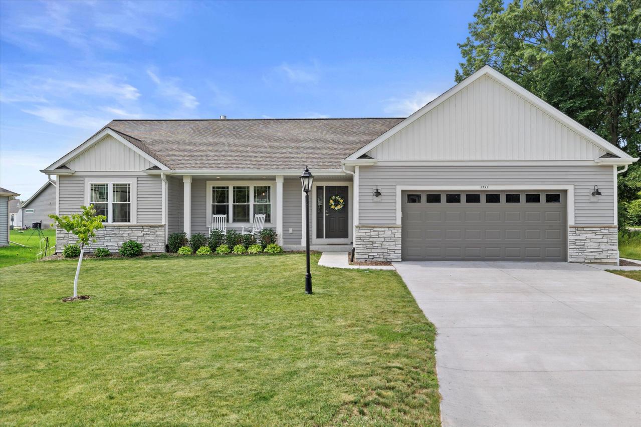 1791 Morgan Station, Oconomowoc, WI 53066