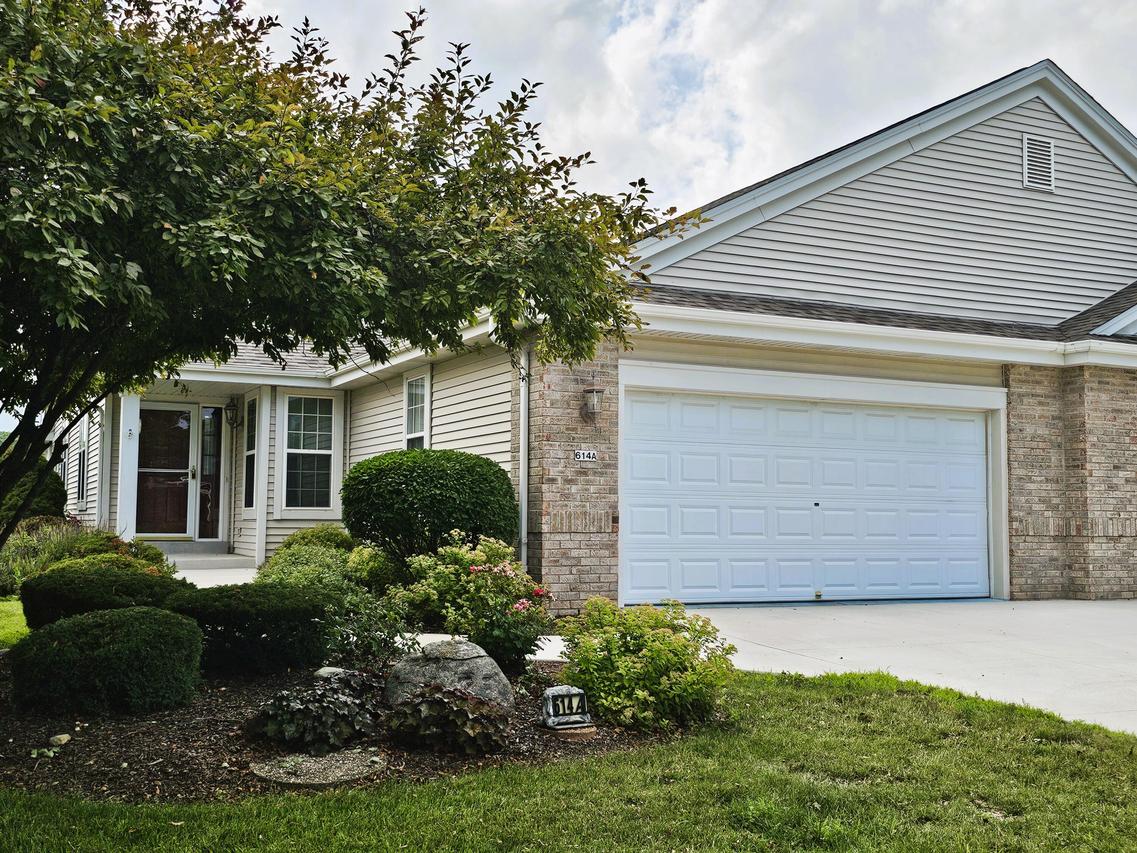 614 Maple Tree Dr #A, Waterford, WI 53185