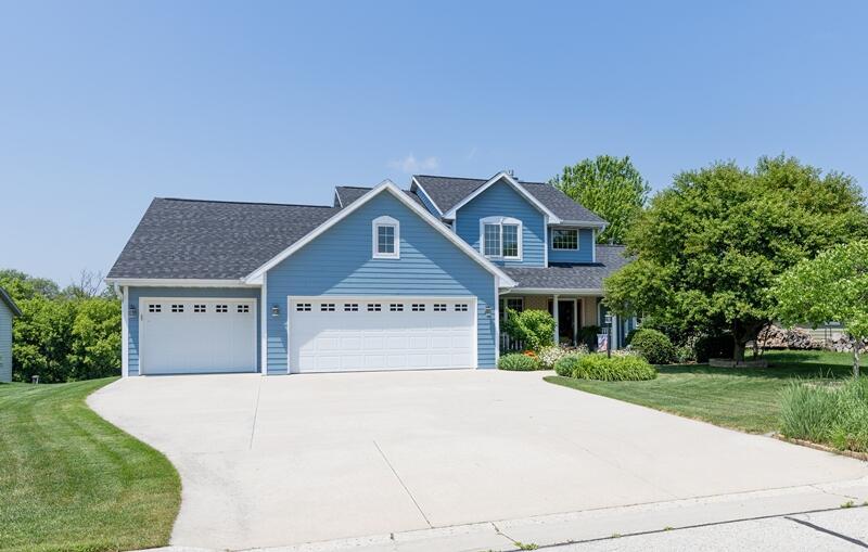 800 Audubon Rd, Howards Grove, WI 53083